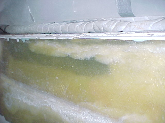 Hull/deck joint